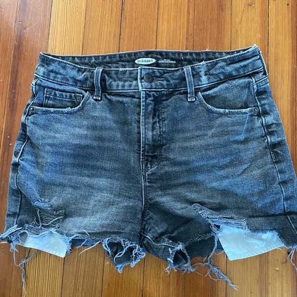 Old Navy distressed black jean short cutoffs size 6 - Picture 1 of 3